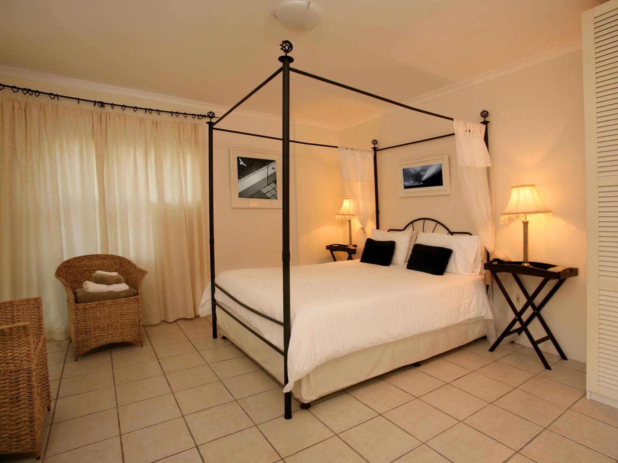 Art Gallery Guest House - Thandekayo Hout Bay Εξωτερικό φωτογραφία