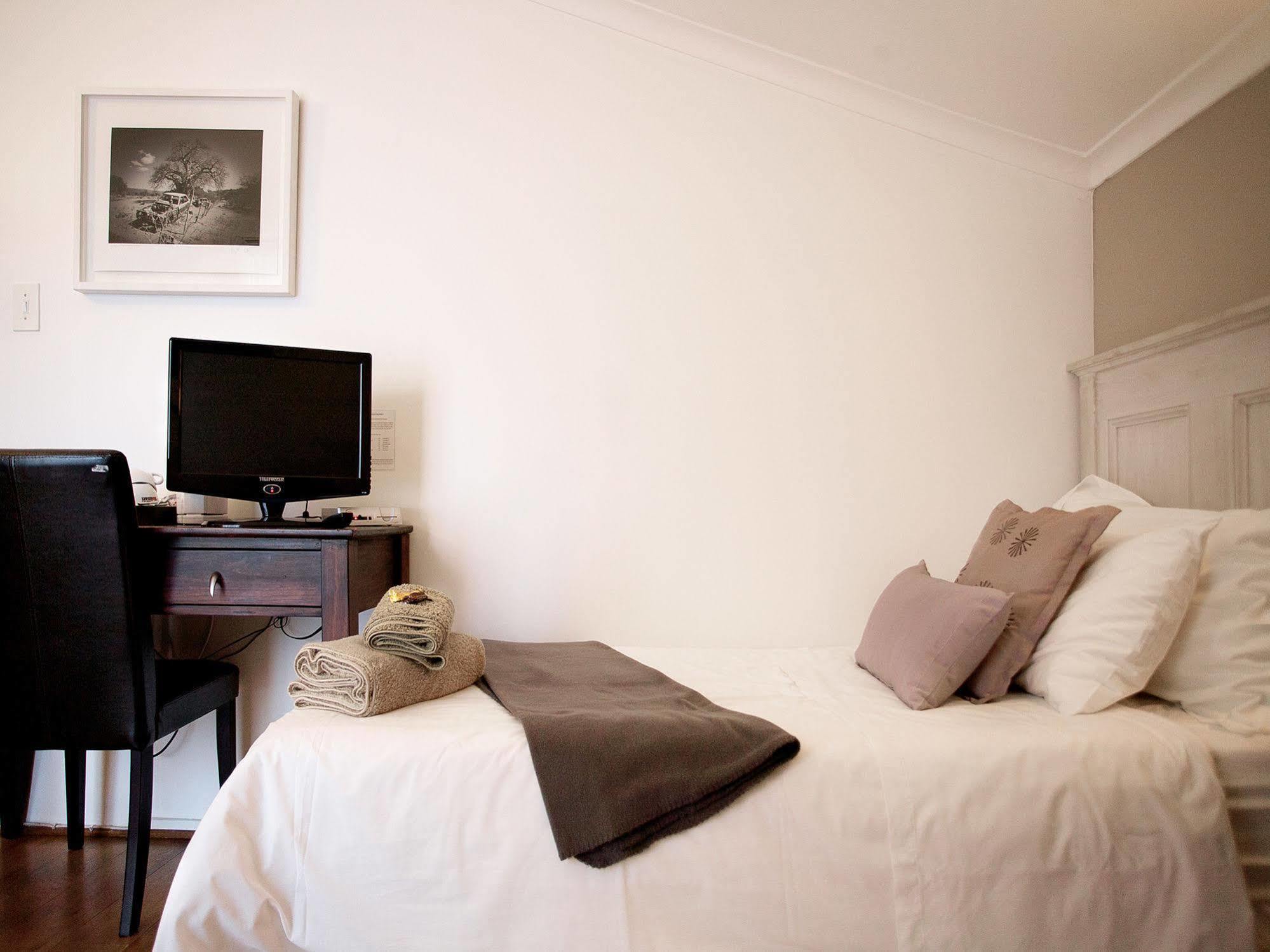 Art Gallery Guest House - Thandekayo Hout Bay Εξωτερικό φωτογραφία