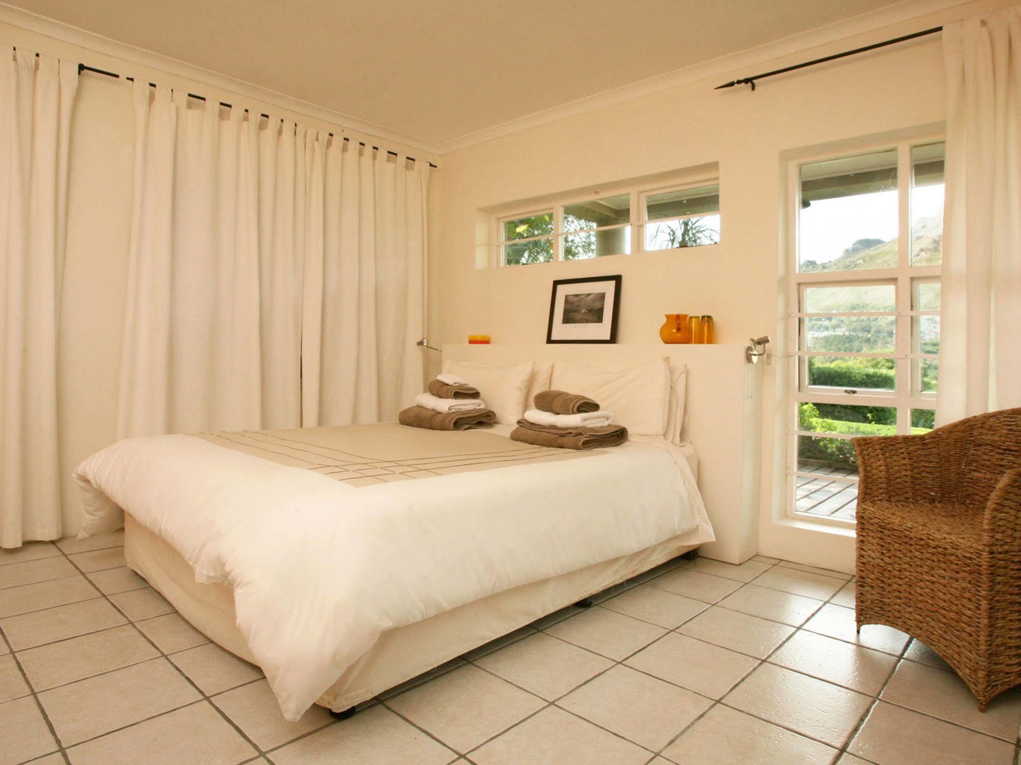 Art Gallery Guest House - Thandekayo Hout Bay Εξωτερικό φωτογραφία