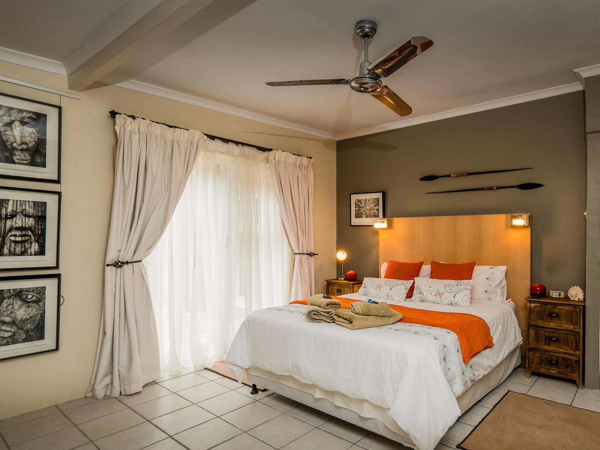 Art Gallery Guest House - Thandekayo Hout Bay Εξωτερικό φωτογραφία