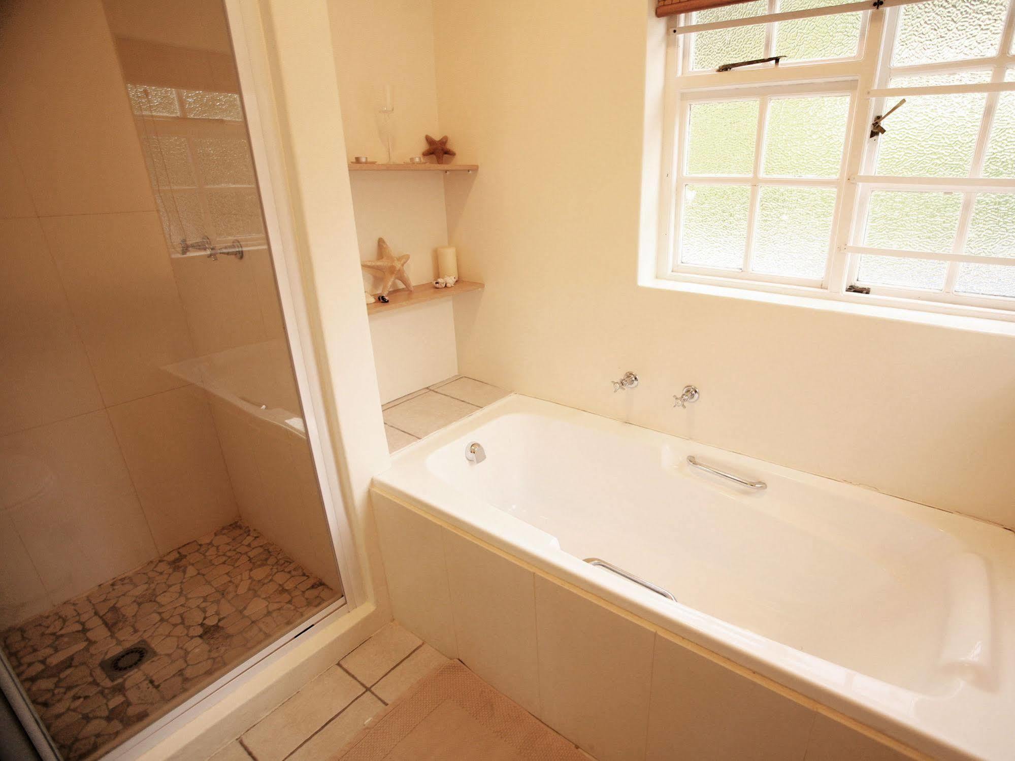Art Gallery Guest House - Thandekayo Hout Bay Εξωτερικό φωτογραφία