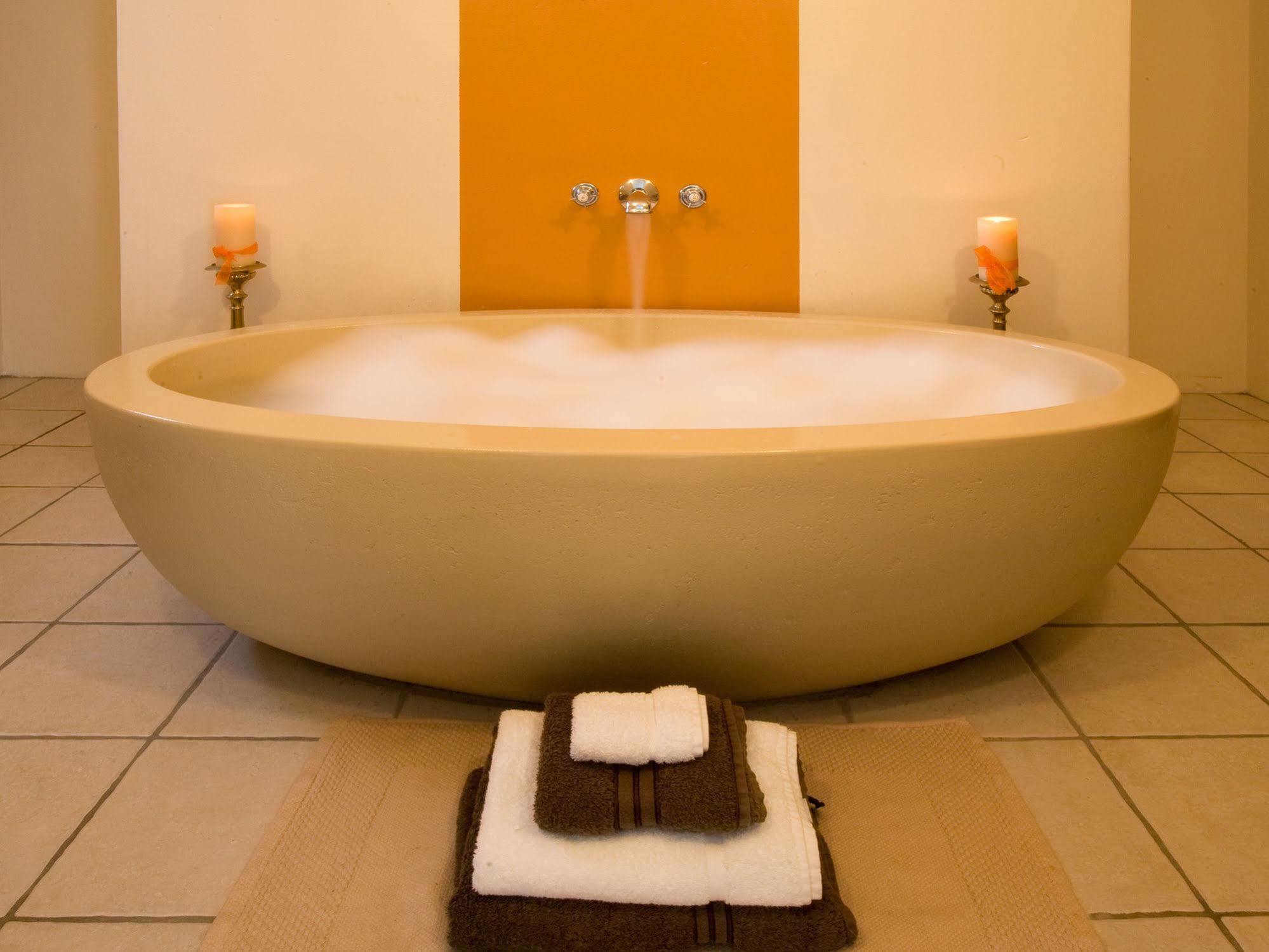 Art Gallery Guest House - Thandekayo Hout Bay Εξωτερικό φωτογραφία