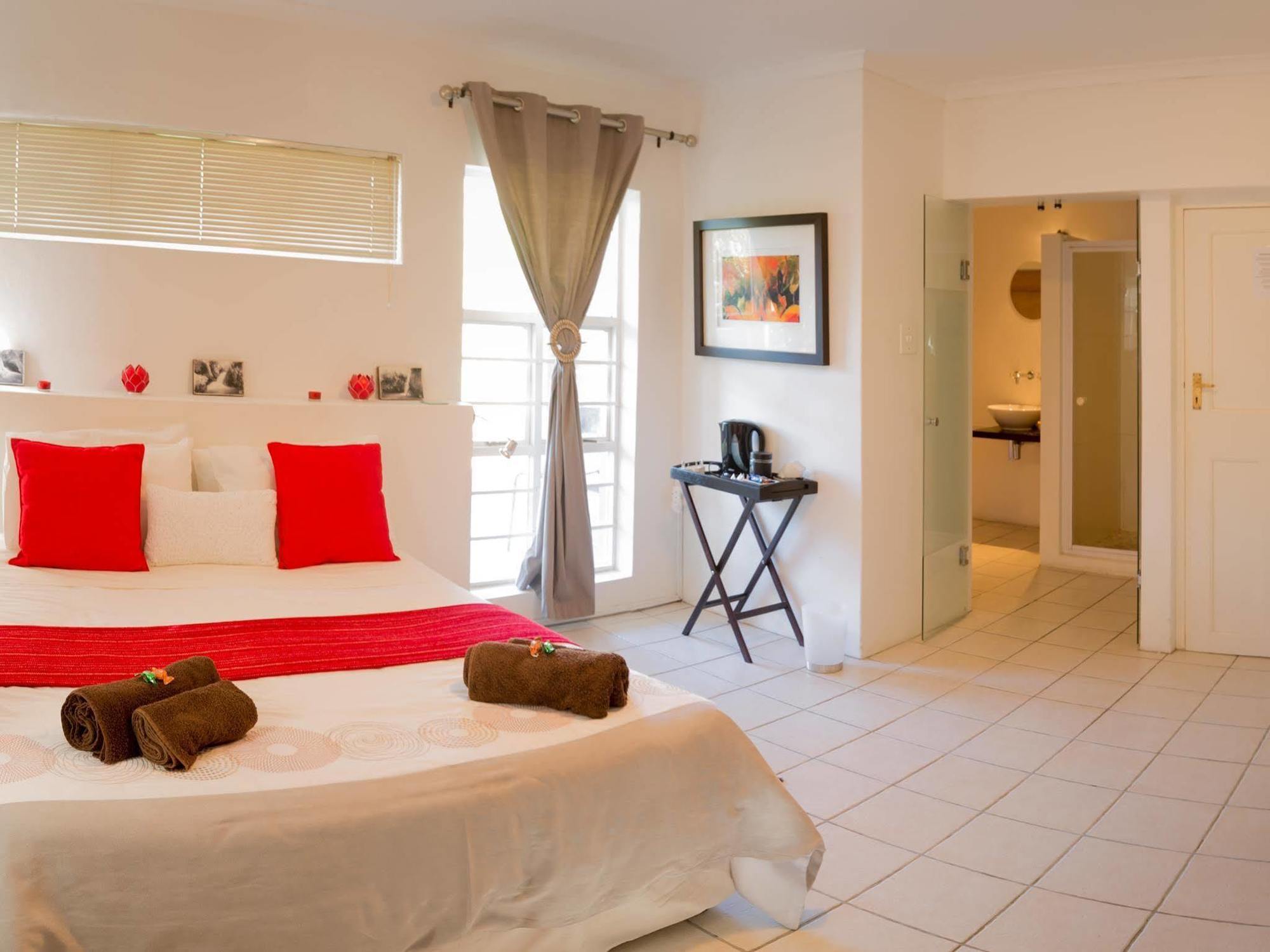 Art Gallery Guest House - Thandekayo Hout Bay Εξωτερικό φωτογραφία